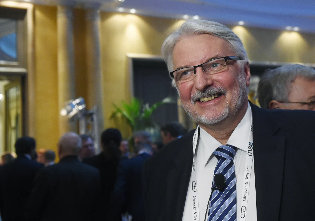 Witold Waszczykowski rozmawia z dziennikarzami podczas 53. Monachijskiej Konferencji Bezpieczeństwa Witold Waszczykowski rozmawia z dziennikarzami podczas 53. Monachijskiej Konferencji Bezpieczeństwa