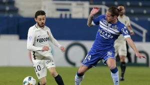 Pomocnik Monaco Bernardo Silva (z lewej) i Mehdi Mostefa z Bastii