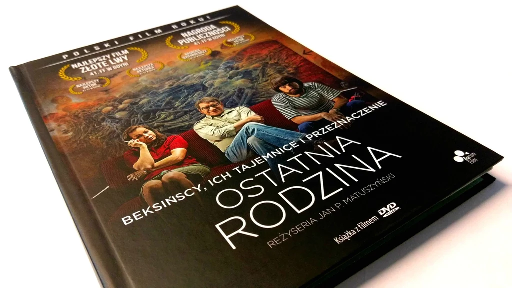 Na DVD, w przeciwieństwie do wydania Blu-Ray, nie znajdziemy zbyt wielu bonusów