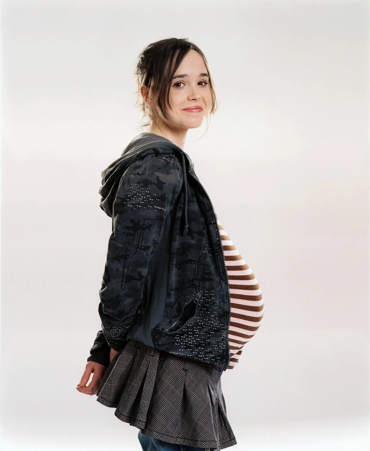 Za przełomową rolę w komedii Jasona Reitmana „Juno” Oscar za scenariusz dla Diablo Cody) Ellen Page została uhonorowana nagrodą Independent Spirit oraz nominacjami do Oscara, Złotego Globu, nagrody BAFTA i nagrody Amerykańskiej Gildii Aktorów Filmowych. 

"Juno" było historią nieprzeciętnej nastolatki, która odkrywa, że jest w ciąży i podejmuje zaskakująco dojrzałe decyzje dotyczące jej nienarodzonego dziecka. 

- Ellen potrafi przekazać bardzo wiele przy pomocy najmniejszego grymasu twarzy. Wielu aktorów bryluje w naśladowaniu, inni podchodzą do pracy metodycznie, pozostali polegają na swoim wdzięku - chwalił aktorkę reżyser Jason Reitman.  