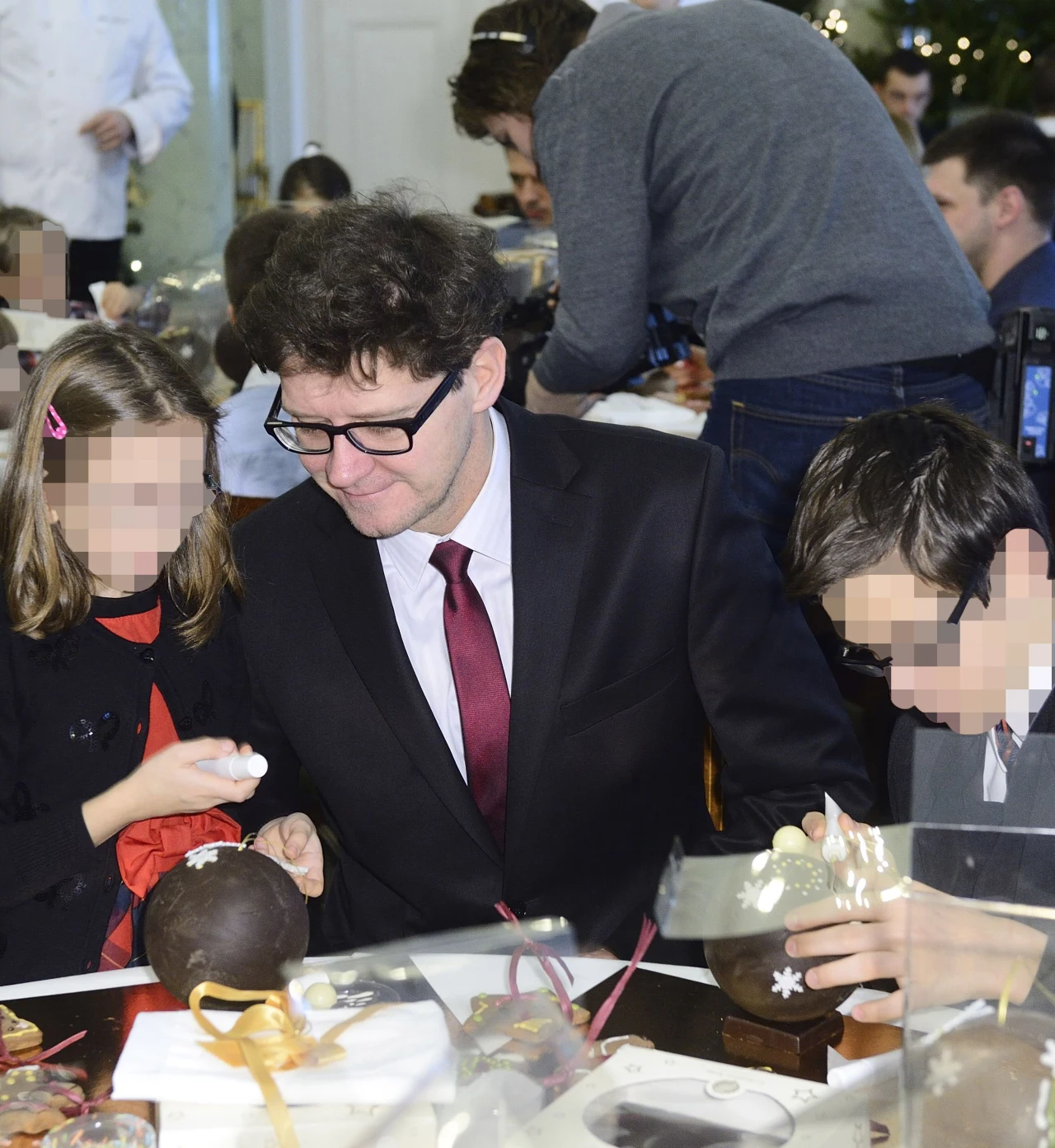 Wojciech Malajkat z dziećmi Wojciech Malajkat z dziećmi