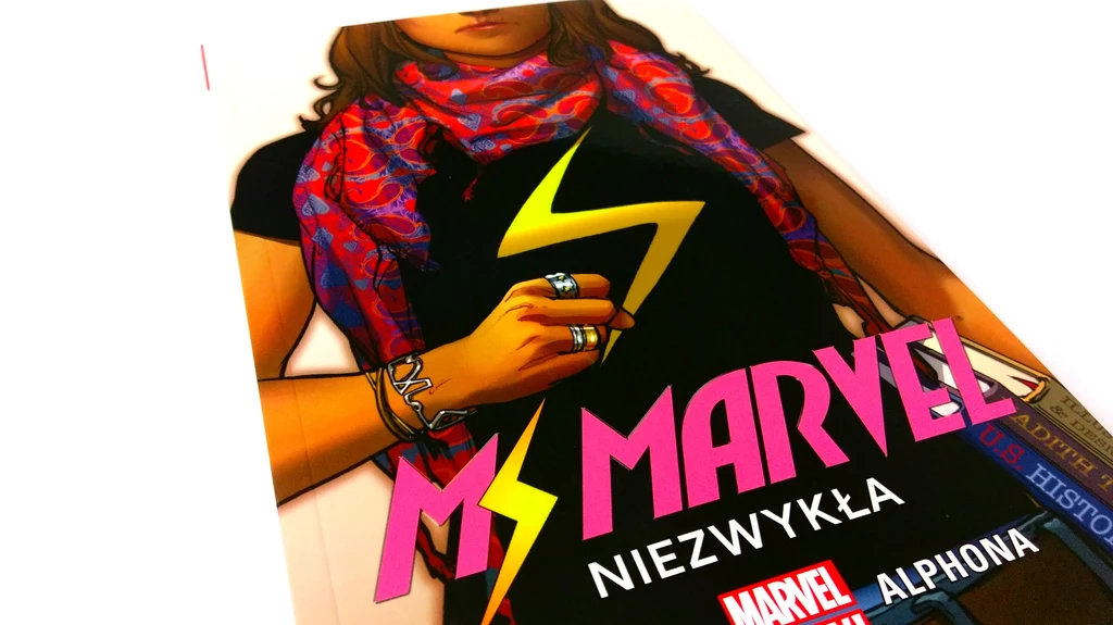 Ms Marvel - okładka tomu "Niezwykła"