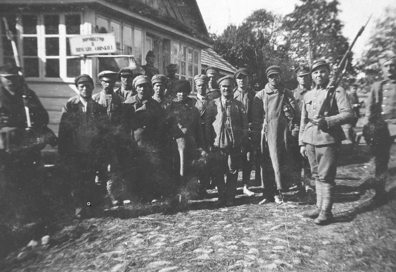 Grupa jeńców sowieckich. Rok 1920 