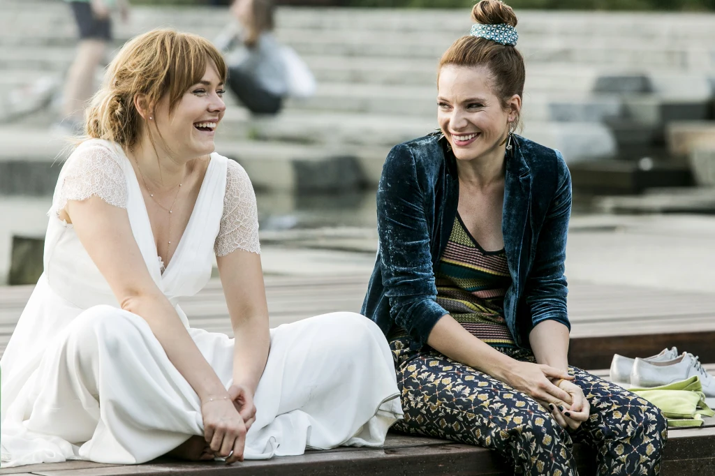 Magdalena Lamparska i Anna Dereszowska w filmie "Porady na zdrady" Magdalena Lamparska i Anna Dereszowska w filmie "Porady na zdrady"