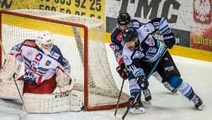 Zawodnicy Nesty Mires Toruń Mateusz Studziński (L) i Bartosz Skólmowski (C) oraz Mateusz Strużyk (P) z MH Automatyki Gdańsk