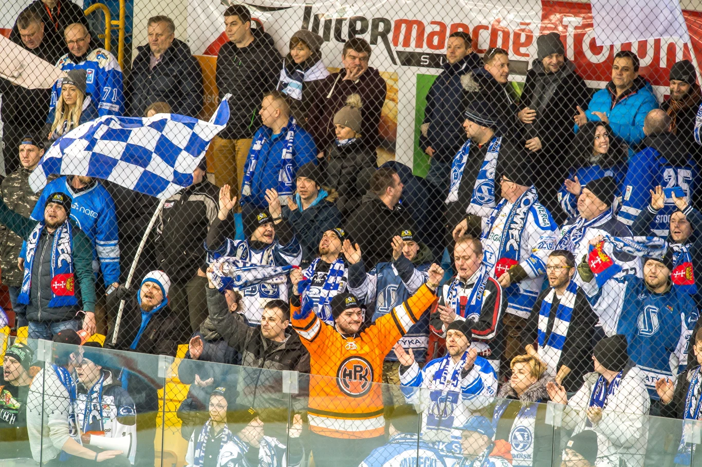 Kibice MH Automatyki Gdańsk podczas meczu w Toruniu