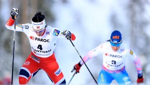 Marit Bjoergen, a za nią Krista Parmakoski