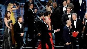 Zamieszanie na scenie podczas oscarowej nocy