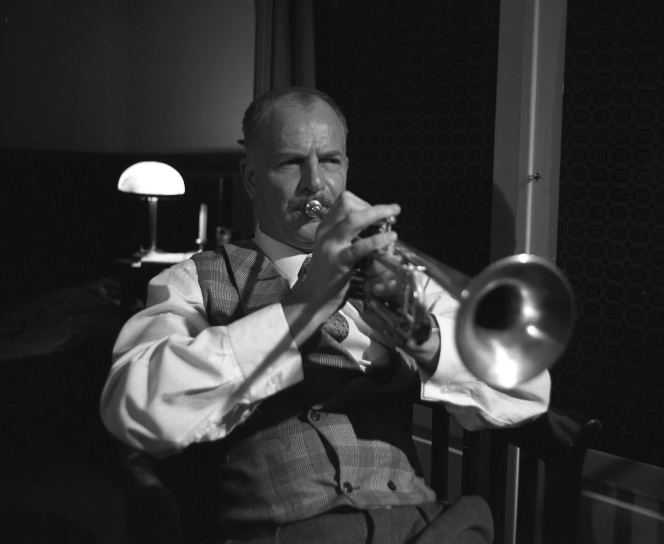 To, że Kwinto gra w filmie na trąbce, reżyser "wziął" od swojego ojca.

"Stało się dla mnie jasne, że Kwinto musi grać na trąbce. Chciałem po prostu spełnić marzenia ojca. Pamiętałem z dzieciństwa, że on na każdym przyjęciu w domu, gdy wszyscy byli już w lepszych humorach, obtłukiwał szyjkę butelki, zakładał na nią jakiś celofan i udając, że to trąbka, wygrywał wszystkie melodie i koncerty świata" - Juliusz Machulski mówił w rozmowie z Piotrem Śmiałowskim ("Kino").