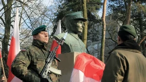 Popiersie Łukasza Cieplińskiego "Pługa" w krakowskim Parku Jordana