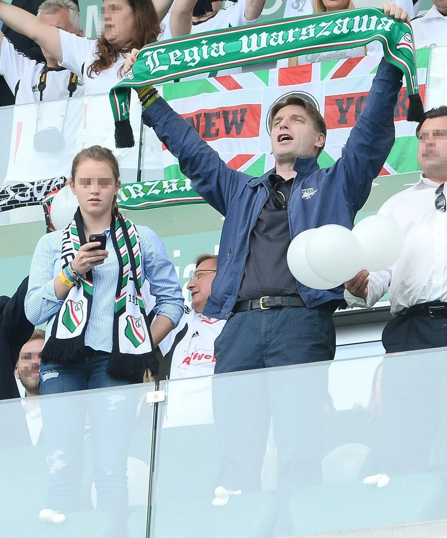 Tomasz Lis z córką na meczu