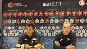 Rufolf Rohaczek i kapitan "Pasów" Patryk Noworyta przed walką w Lidze Mistrzów.