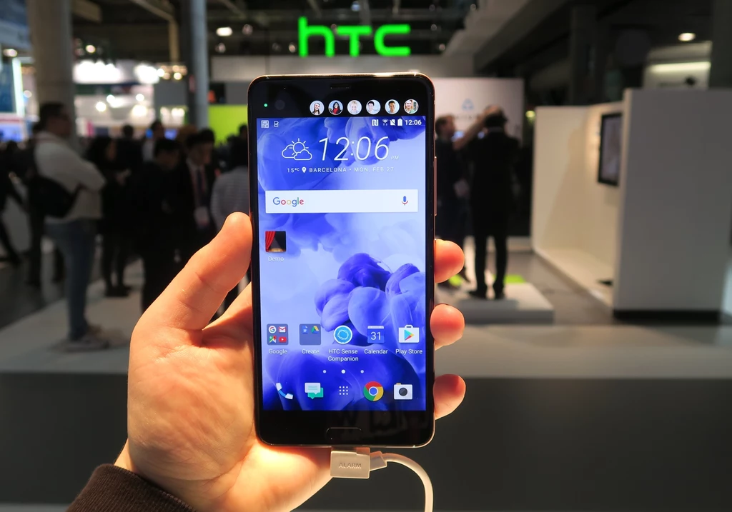 HTC U Ultra posiada podwójny wyświetlacz, tak jak LG V20 