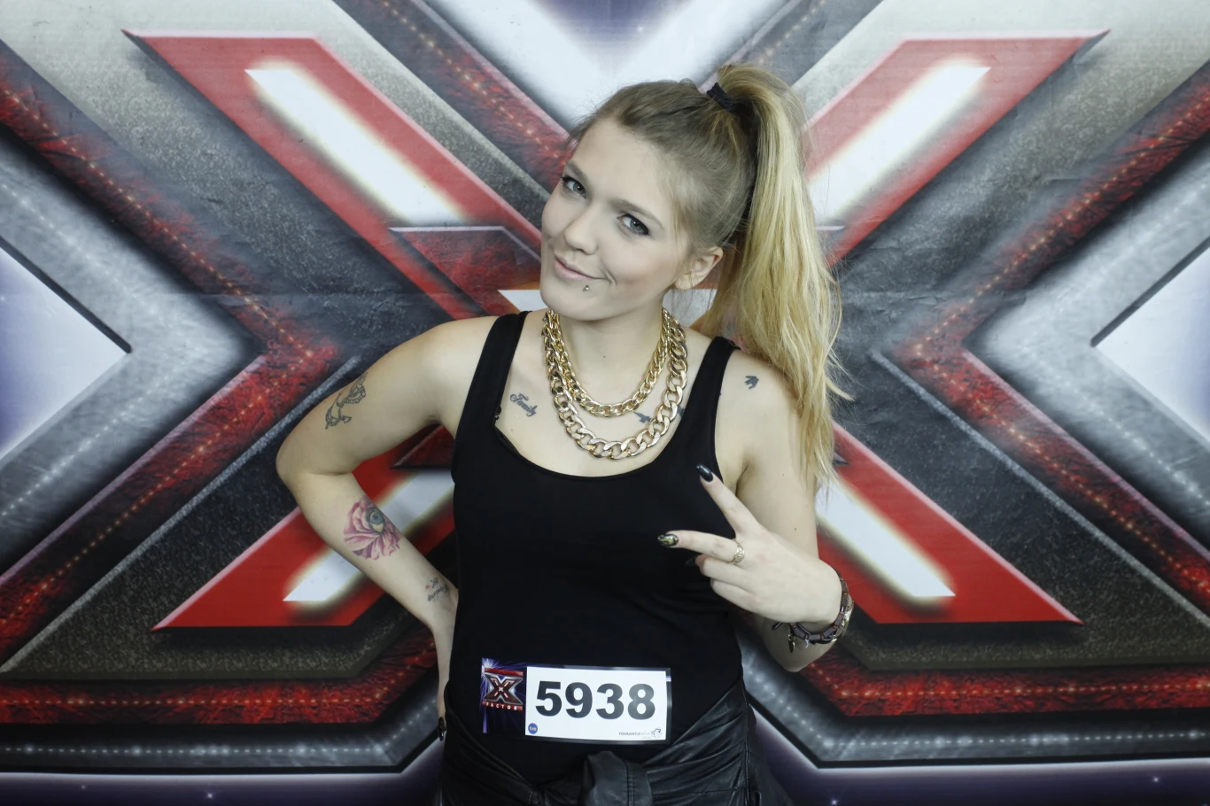 Daria Zawiałow zadebiutowała w programie "Od przedszkola do Opola" i w jej przypadku tytuł okazał się proroczy - wokalistka dwukrotnie wystąpiła w Opolu. W 2009 roku wygrała podczas koncertu Debiuty, a w ubiegłym roku zdobyła tam Opolską Karolinkę. Daria ma również inne sukcesy na koncie, w tym m.in. wygraną w "Szansie na sukces" i półfinał telewizyjnego programu "Mam talent". Śpiewała też w chórkach u Maryli Rodowicz. W ostatniej edycji "X Factor" (2014) dotarła do finałowych odcinków na żywo Daria Zawiałow zadebiutowała w programie "Od przedszkola do Opola" i w jej przypadku tytuł okazał się proroczy - wokalistka dwukrotnie wystąpiła w Opolu. W 2009 roku wygrała podczas koncertu Debiuty, a w ubiegłym roku zdobyła tam Opolską Karolinkę. Daria ma również inne sukcesy na koncie, w tym m.in. wygraną w "Szansie na sukces" i półfinał telewizyjnego programu "Mam talent". Śpiewała też w chórkach u Maryli Rodowicz. W ostatniej edycji "X Factor" (2014) dotarła do finałowych odcinków na żywo