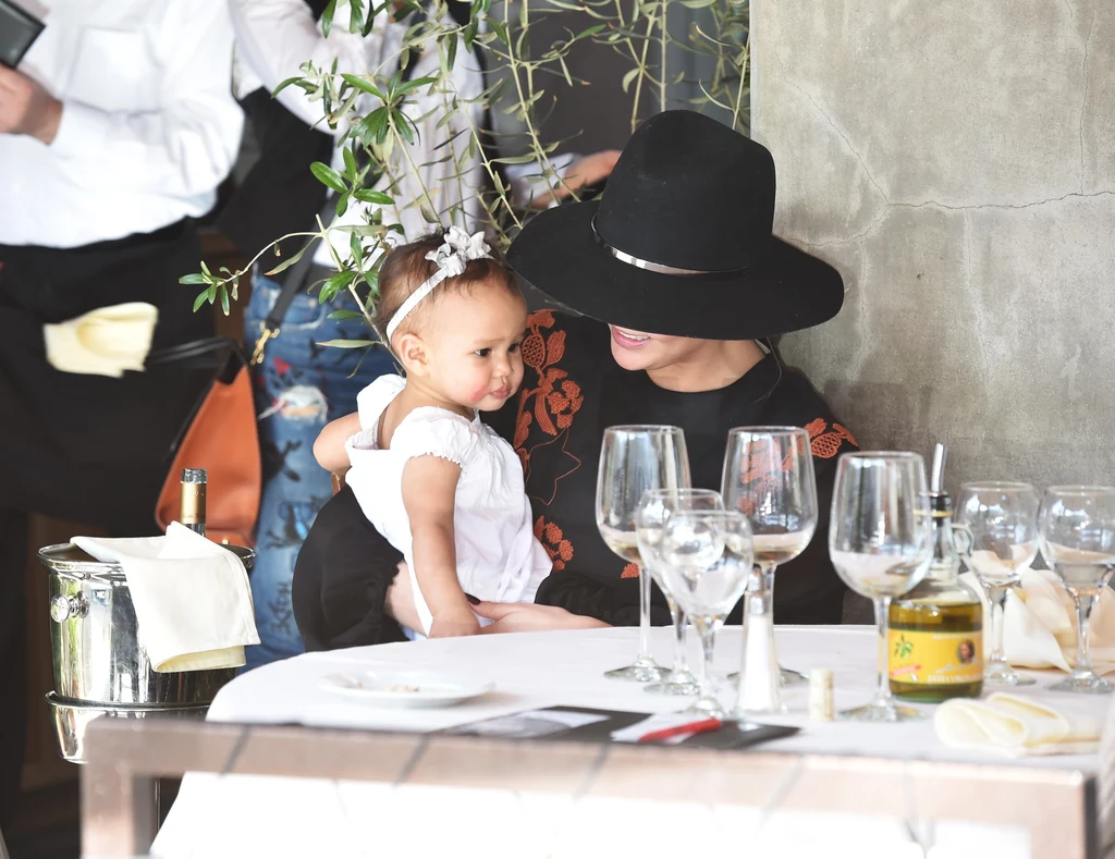 Chrissy Teigen i John Legend z córką Chrissy Teigen i John Legend z córką