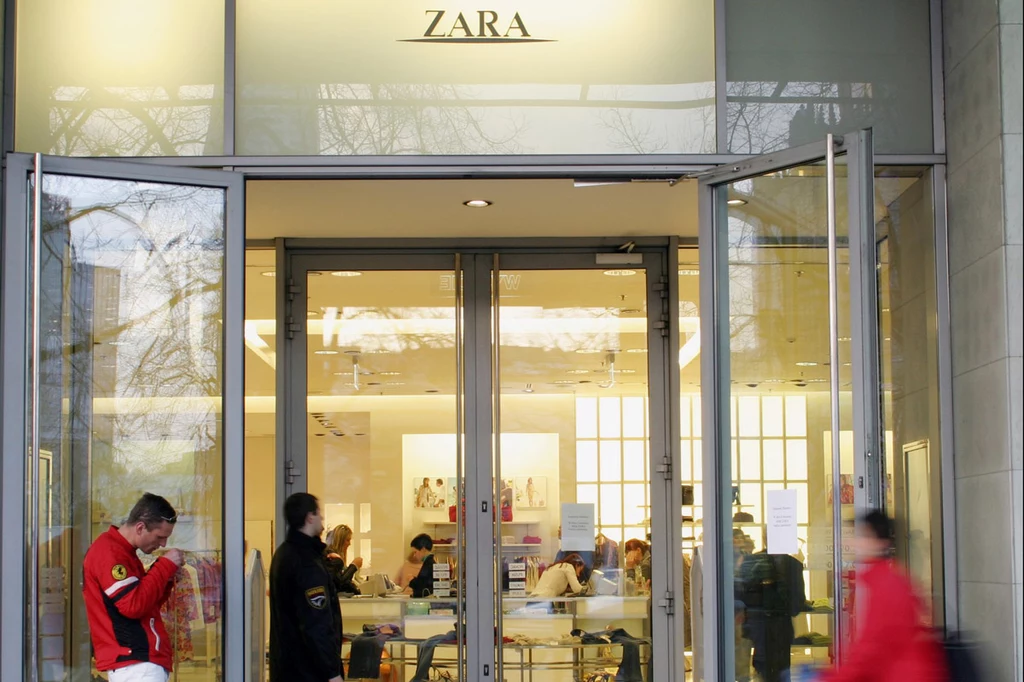 Zara, jedna z najpopularniejszych sieciówek na świecie, rokrocznie szokuje i budzi kontrowersje swoimi nietypowymi zagraniami reklamowymi 