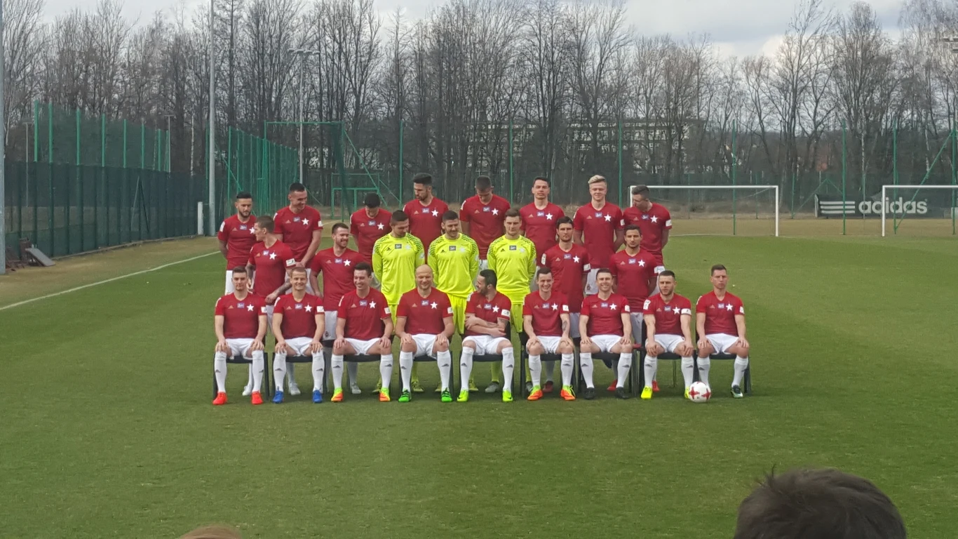 Piłkarze Wisły na trzy dni przed meczem z Piastem mieli sesję zdjęciową. Piłkarze Wisły na trzy dni przed meczem z Piastem mieli sesję zdjęciową.