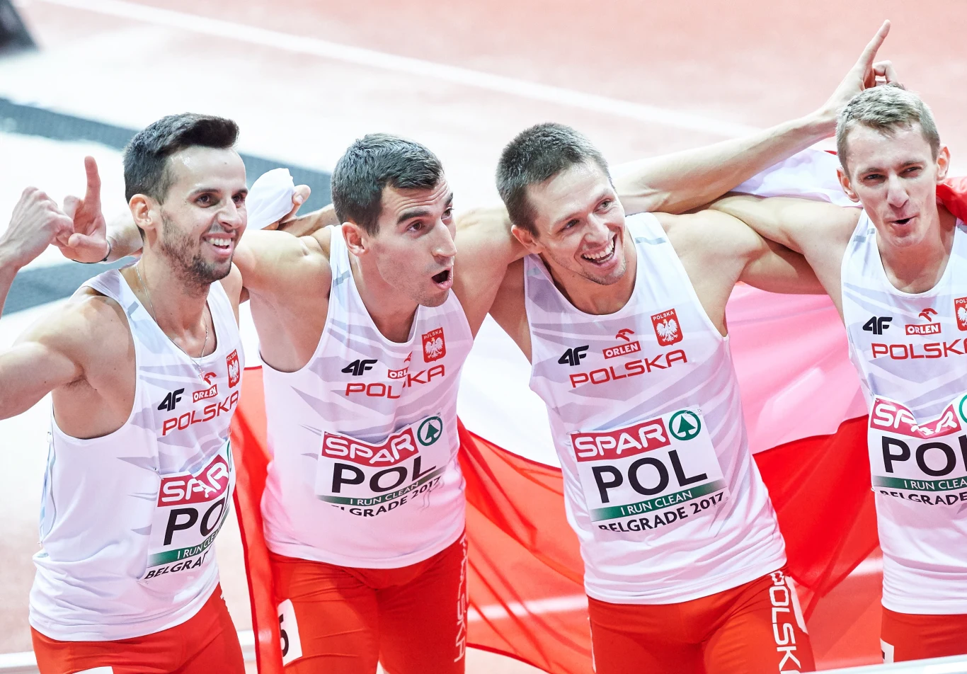 Polacy w składzie: Kacper Kozłowski, Łukasz Krawczuk, Przemysław Waściński i Rafał Omelko zdobyli złoty medal w sztafecie 4x400 m podczas halowych mistrzostw Europy w Belgradzie. "Biało-czerwoni" prowadzili praktycznie od samego początku! Polacy w składzie: Kacper Kozłowski, Łukasz Krawczuk, Przemysław Waściński i Rafał Omelko zdobyli złoty medal w sztafecie 4x400 m podczas halowych mistrzostw Europy w Belgradzie. "Biało-czerwoni" prowadzili praktycznie od samego początku!