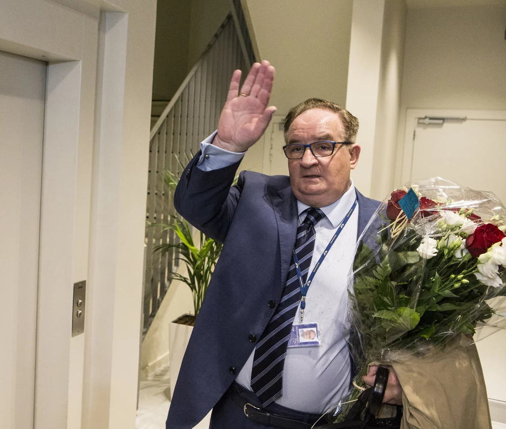 Siedziba Europejskiej Partii Ludowej. Jacek Saryusz-Wolski Udaje się na spotkanie z przewodniczącym EPP Siedziba Europejskiej Partii Ludowej. Jacek Saryusz-Wolski Udaje się na spotkanie z przewodniczącym EPP