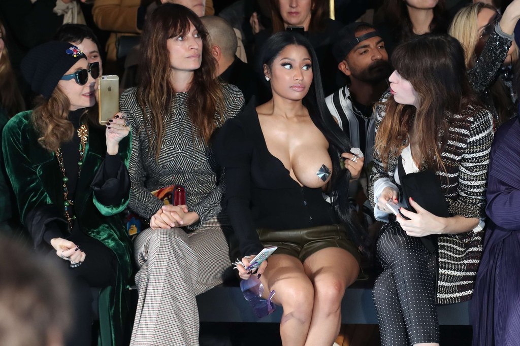 Nicki Minaj na Paris Fashion Week zaskoczyła odważną stylizacją