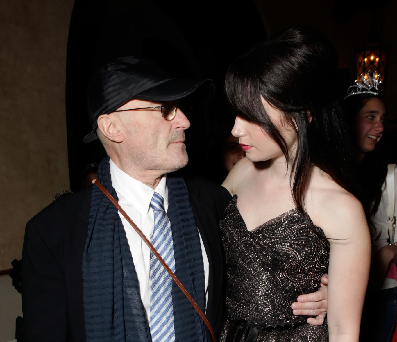 Lily Collins ma żal do swojego taty Lily Collins ma żal do swojego taty