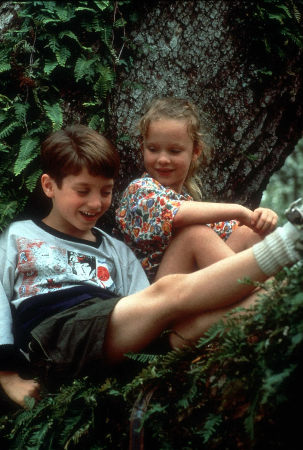 Thora Birch rozpoczęła aktorską karierę jako 6-latka. Po występach w wielu reklamach dziewczynka zadebiutowała na kinowym ekranie w 1988 roku w filmie "Purple People Eater". Potem oglądaliśmy ją m.in. w sitcomie "Parenthood" oraz dramacie "Raj odzyskany" (na zdjęciu, z Elijahem Wodem).