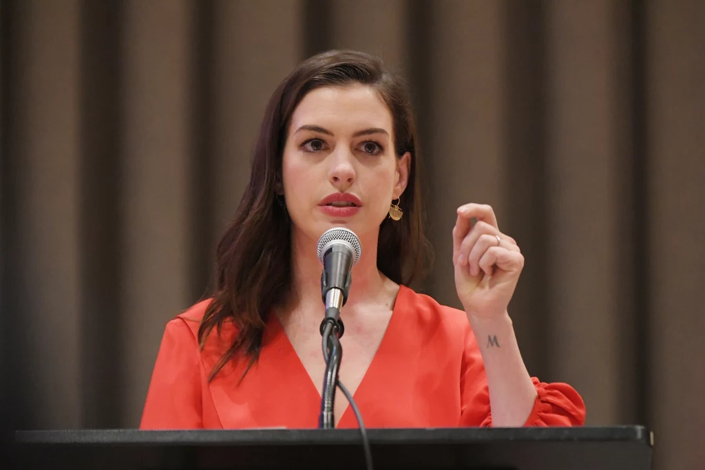 Anne Hathaway wygłosiła przemówienie z okazji Dnia Kobiet