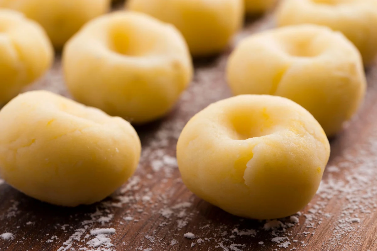 Kluski śląskie to pyszny dodatek do mięs i sosów. 