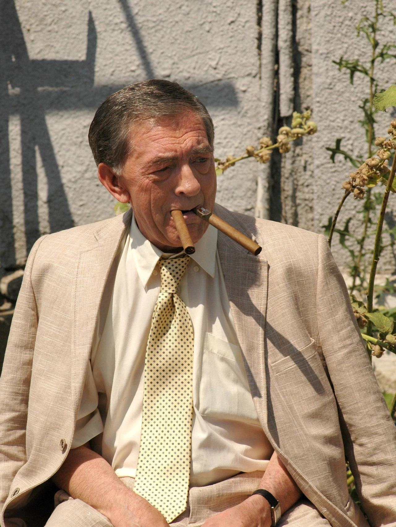 W ostatnich latach mogliśmy zobaczyć Jerzego Trelę w różnorodnych rolach: jako kloszarda Szajbusa w komedii "Anioł w Krakowie" i "Zakochany Anioł", jako szefa gangu o pseudonimie Cygaro w sensacyjnym filmie "Skorumpowani" (na zdjęciu). Aktor zagrał również w filmie "Trick", a w 2011 roku wystąpił w obrazie "Być jak Kazimierz Deyna". Sam jednak przyznaje, że w filmach obsadzany jest "po najmniejszej linii oporu, czyli po warunkach zewnętrznych" i że lepiej czuje się na deskach teatru.

"Miałem możliwość grania w scenariuszach Dostojewskiego, Szekspira, Eurypidesa, Sofoklesa, Mrożka. To oni mnie w teatrze zatrzymali. W filmie rzadko trafiałem na dobrą rolę" - wyznał w jednym z wywiadów.