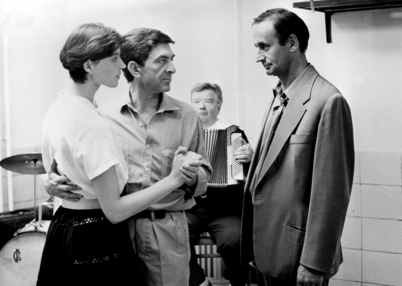 W 1969 ukończył studia teatralne i rozpoczął pracę w krakowskim Teatrze Rozmaitości (dzisiejszej Bagateli), jednak tylko na jeden sezon. Od 1970 roku z powodzeniem gra na deskach Starego Teatru. Debiutem teatralnym aktora była rola Filipa w "Mięsopuście" Rymkiewicza. Jednak najbardziej w pamięci zapisały się jego niepowtarzalne kreacje Gustawa-Konrada w "Dziadach" Mickiewicza oraz Konrada w "Wyzwoleniu" Wyspiańskiego.