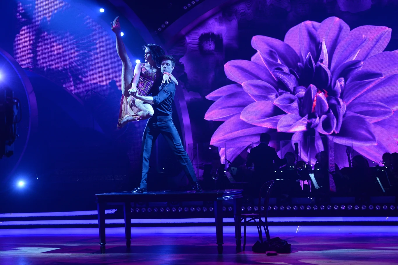 Gdyby po dwóch odcinkach "Tańca z Gwiazdami" zsumować punkty poszczególnych par, okazałoby się, że Marcin Korcz i Wiktoria Omyła uzbierali najwyższą liczbę oczek. Tyle samo - 71 punktów - mają też na koncie Iwona Cichosz i Stefano Terrazzino. Czy to właśnie między tymi parami rozegra się walka o Kryształową Kulę?