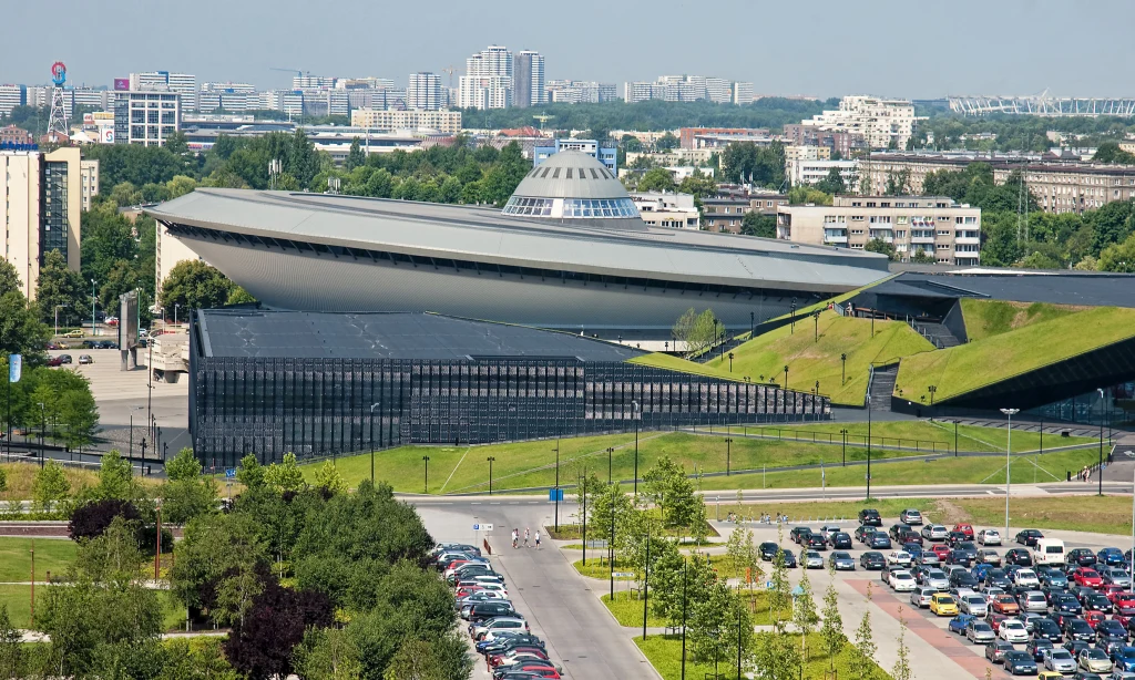 Najwięcej zarabiali pracownicy zatrudnieni w stolicy województwa - Katowicach