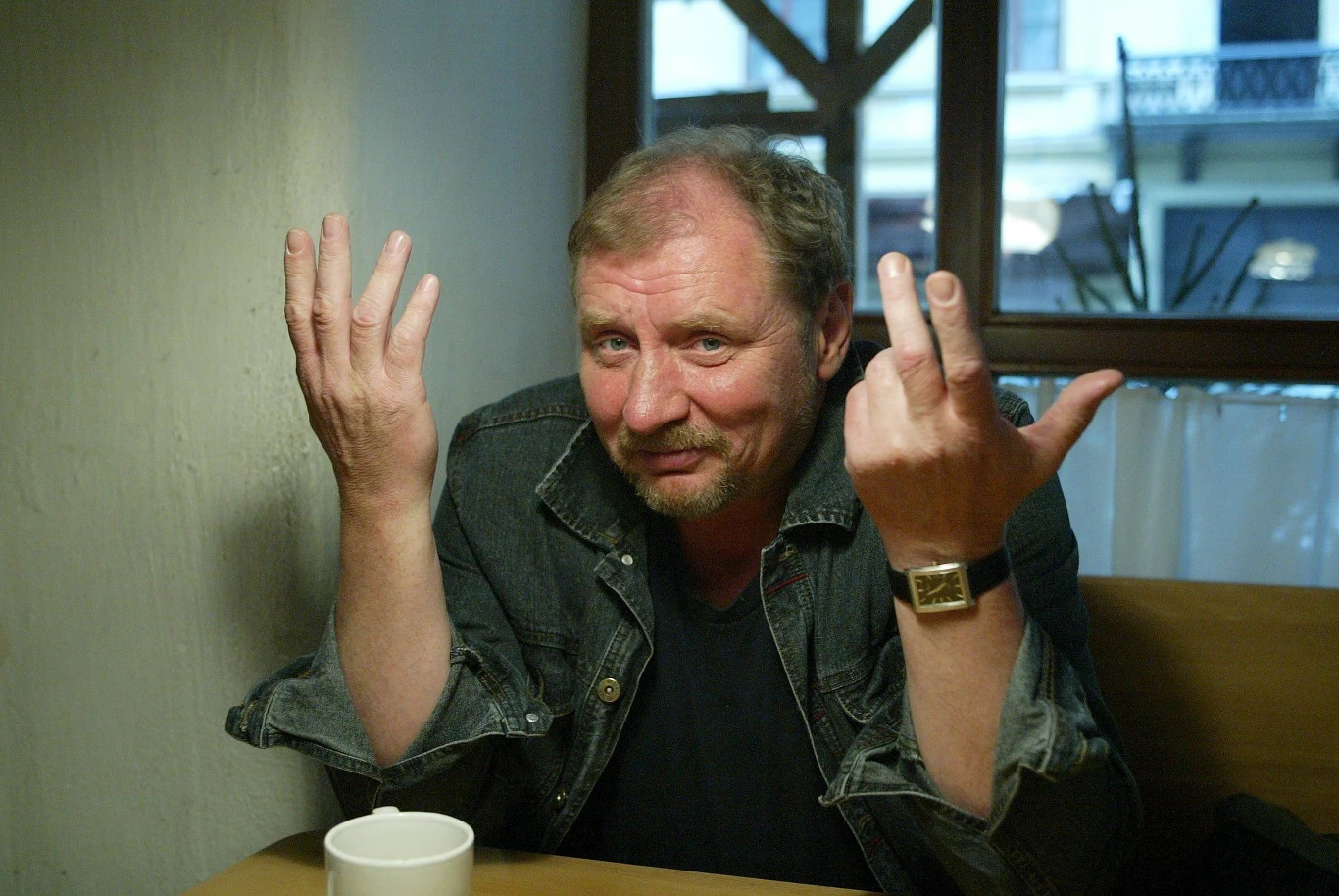 Zagrał w ok. 150 filmach, serialach i spektaklach Teatru Telewizji. Od 1999 r. jest związany ze "Światem według Kiepskich". Do roli Ferdka, która przyniosła mu ogromną popularność, ma spory dystans - podobnie zresztą jak do siebie samego.

Aktor przyznaje, że jako nastolatek był podobny do pewnego znanego piosenkarza. "Nawet autografy jako Grechuta dawałem krótko po tym, jak zdawałem maturę w Chrzanowie. Dziewczyny wiedziały, że Grechutą nie jestem, ale autografy ode mnie i tak chciały... Choć dzisiaj jest to nie do uwierzenia, to byłem naprawdę do Grechuty podobny" - przyznał w rozmowie z Pap Life.