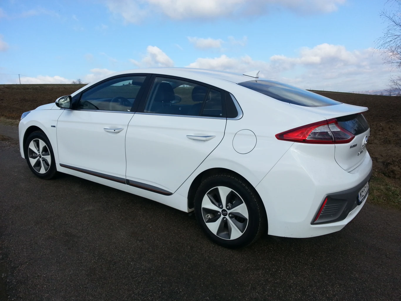 Hyundai IONIQ Electric Hyundai IONIQ Electric