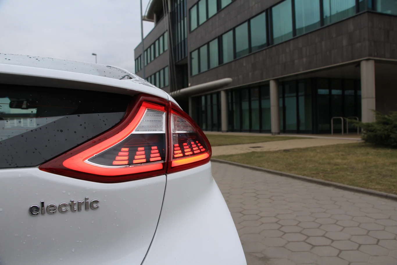 Hyundai IONIQ Electric Hyundai IONIQ Electric