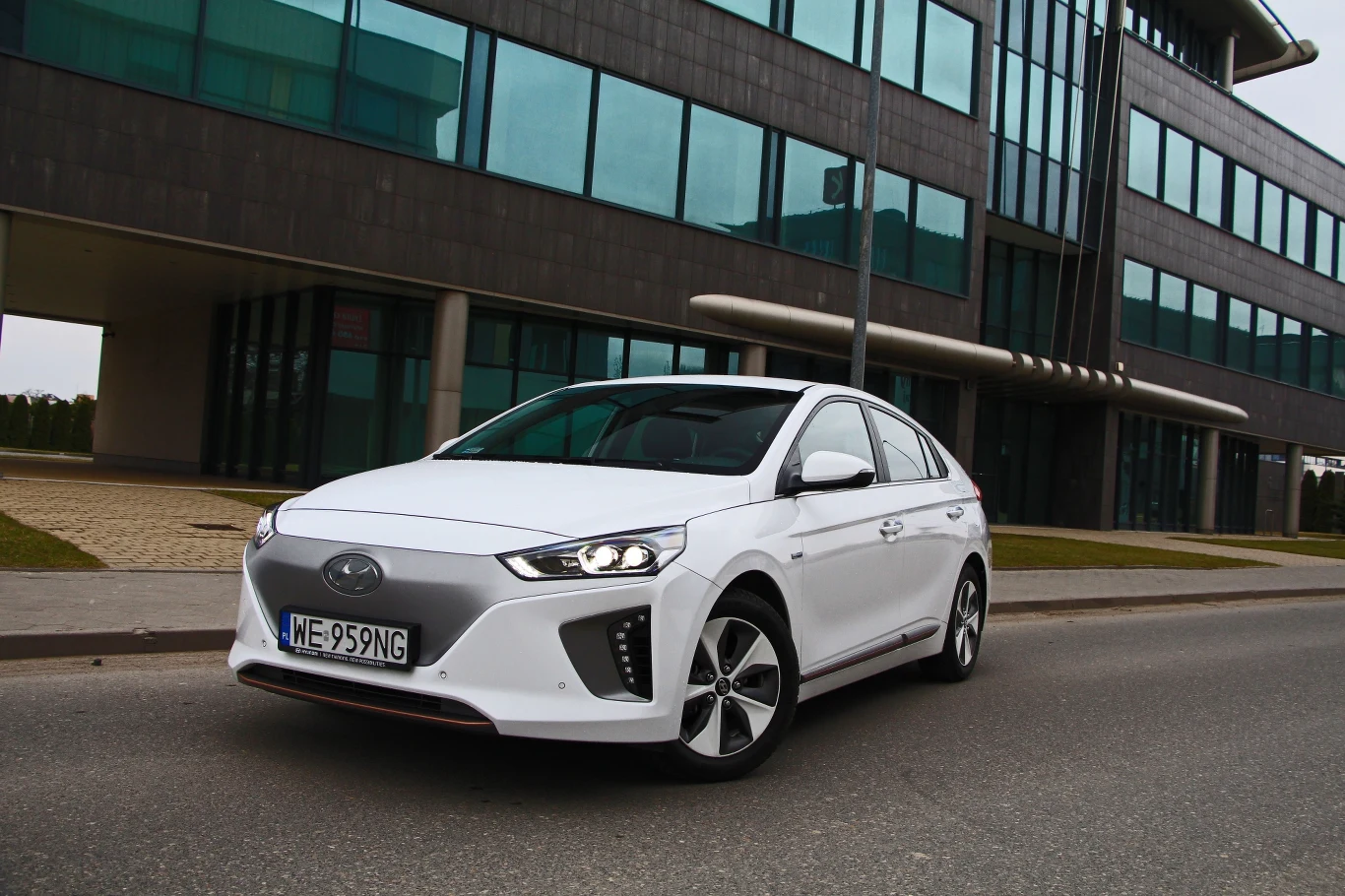 Hyundai IONIQ Electric Hyundai IONIQ Electric