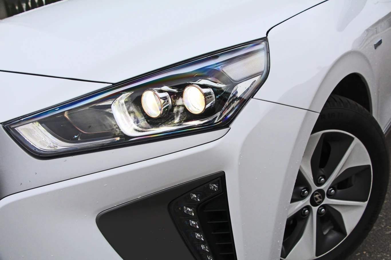 Hyundai IONIQ Electric Hyundai IONIQ Electric