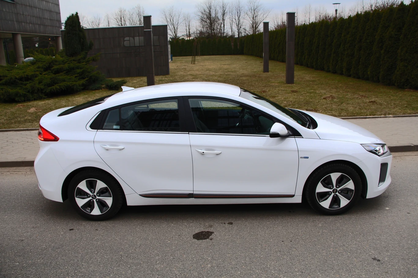 Hyundai IONIQ Electric Hyundai IONIQ Electric