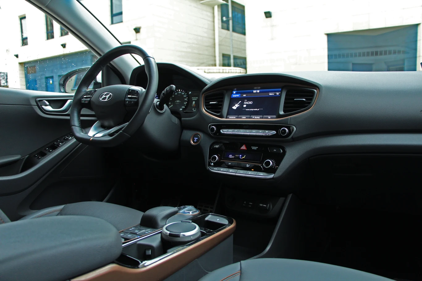 Hyundai IONIQ Electric Hyundai IONIQ Electric