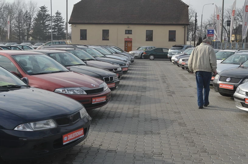 Polacy w większości szukają samochodów za kilkanaście tysięcy złotych