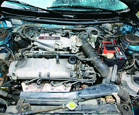 Silnik 1.6 ma 1 wałek rozrządu i 16 zaworów. Lubi obroty.