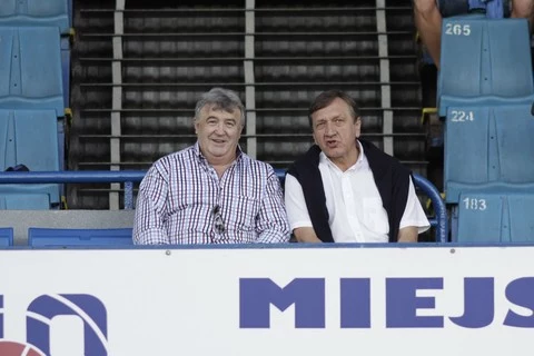 Aleksander Kurczyk (z prawej) zrezygnował z pełnienia funkcji przewodniczącego rady nadzorczej Ruchu Chorzów