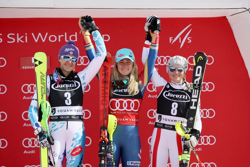 Mikaela Shiffrin (w środku) Mikaela Shiffrin (w środku)