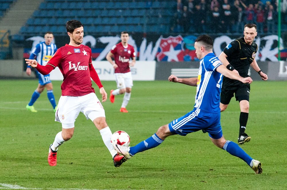 Semir Stilić (z lewej) Semir Stilić (z lewej)