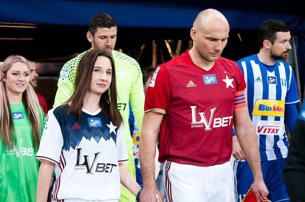 "Biała Gwiazda" w końcówce zapewniła sobie zwycięstwo nad immieniczką z Płocka "Biała Gwiazda" w końcówce zapewniła sobie zwycięstwo nad immieniczką z Płocka