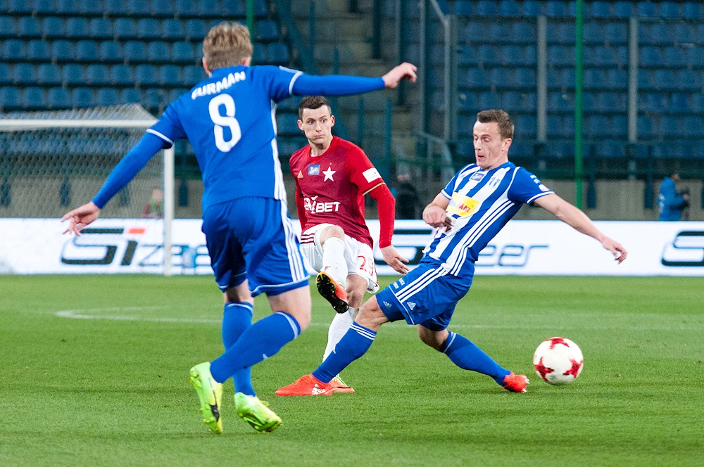 "Biała Gwiazda" w końcówce zapewniła sobie zwycięstwo nad immieniczką z Płocka "Biała Gwiazda" w końcówce zapewniła sobie zwycięstwo nad immieniczką z Płocka