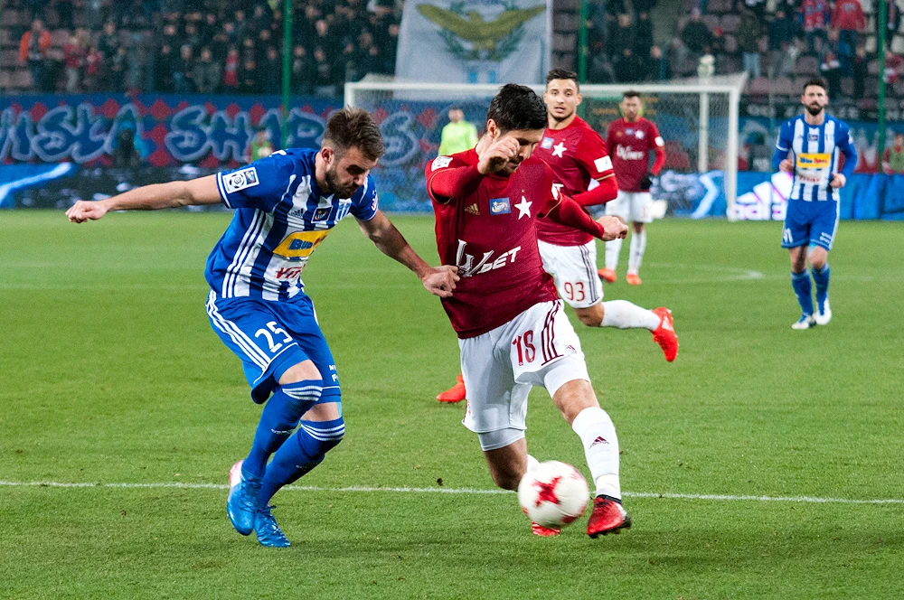 "Biała Gwiazda" w końcówce zapewniła sobie zwycięstwo nad immieniczką z Płocka "Biała Gwiazda" w końcówce zapewniła sobie zwycięstwo nad immieniczką z Płocka