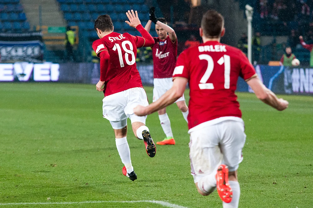 "Biała Gwiazda" w końcówce zapewniła sobie zwycięstwo nad immieniczką z Płocka "Biała Gwiazda" w końcówce zapewniła sobie zwycięstwo nad immieniczką z Płocka