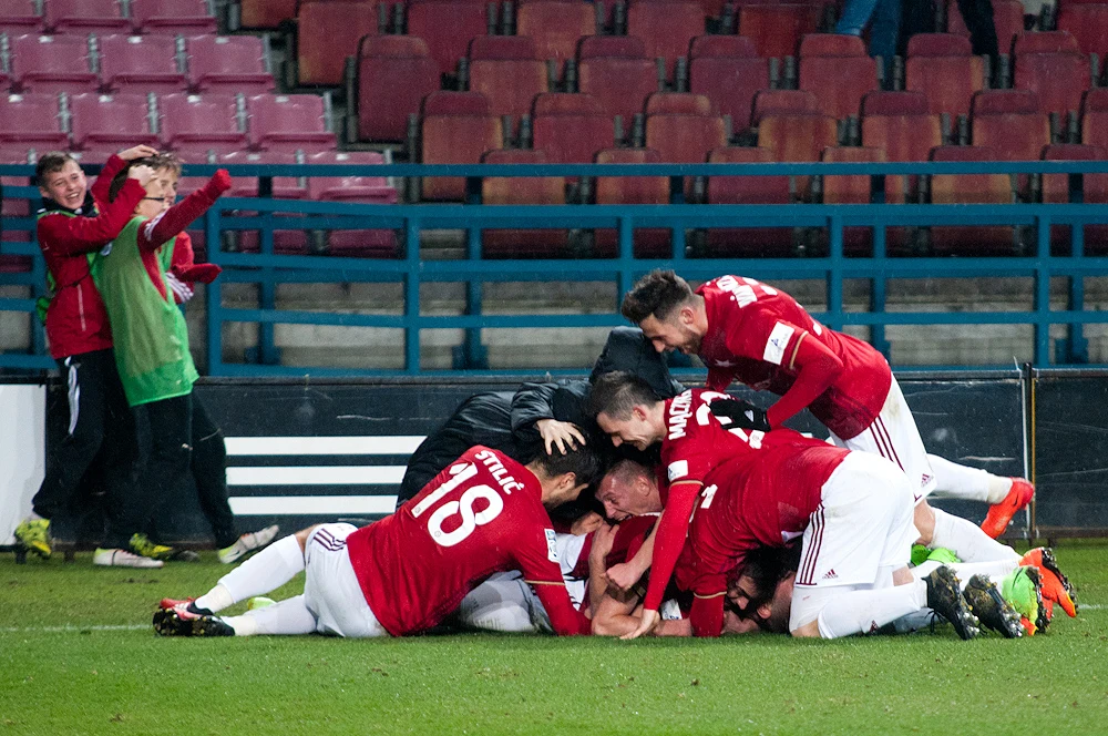 "Biała Gwiazda" w końcówce zapewniła sobie zwycięstwo nad immieniczką z Płocka "Biała Gwiazda" w końcówce zapewniła sobie zwycięstwo nad immieniczką z Płocka
