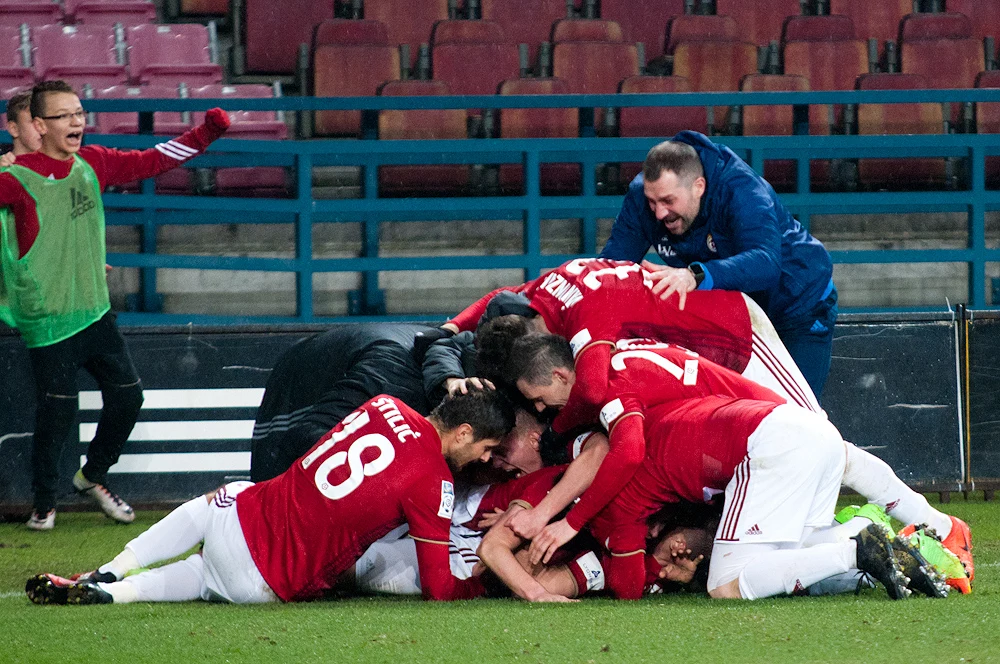 "Biała Gwiazda" w końcówce zapewniła sobie zwycięstwo nad immieniczką z Płocka "Biała Gwiazda" w końcówce zapewniła sobie zwycięstwo nad immieniczką z Płocka